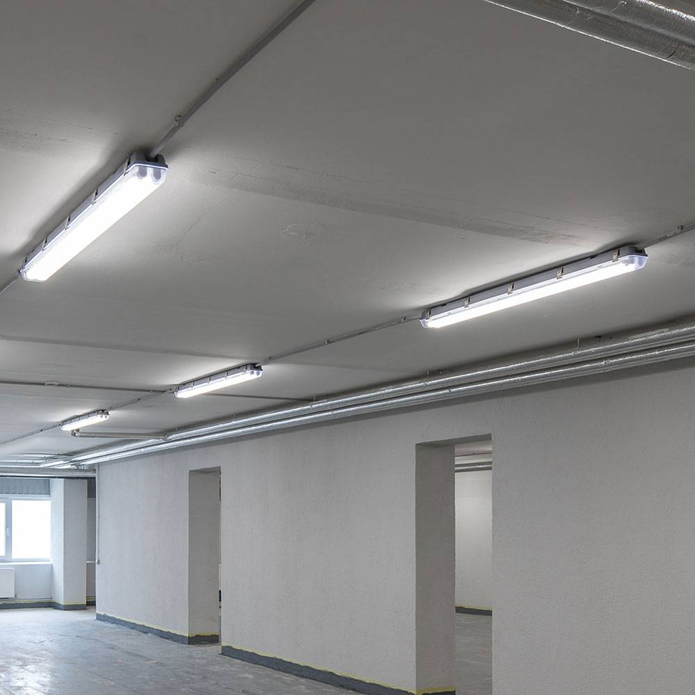 LED Wannenleuchte Hallenlampe Deckenleuchte Garagenlampe Feuchtraumleuchte, strahlwassergeschützt, Abstrahlwinkel 120°, 48W 5760lm 6500K kaltweiß