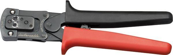 Eine Nahaufnahme eines schwarzen und roten Werkzeuggriffs mit strukturierter Griffoberfläche, der Teil eines größeren Geräts ist und ein ergonomisches Design aufweist.