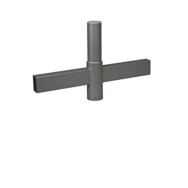 Eine grau T-förmige Metallklammer mit einer vertikalen und zwei horizontalen Komponenten, die zur strukturellen Unterstützung oder Befestigung verwendet wird.