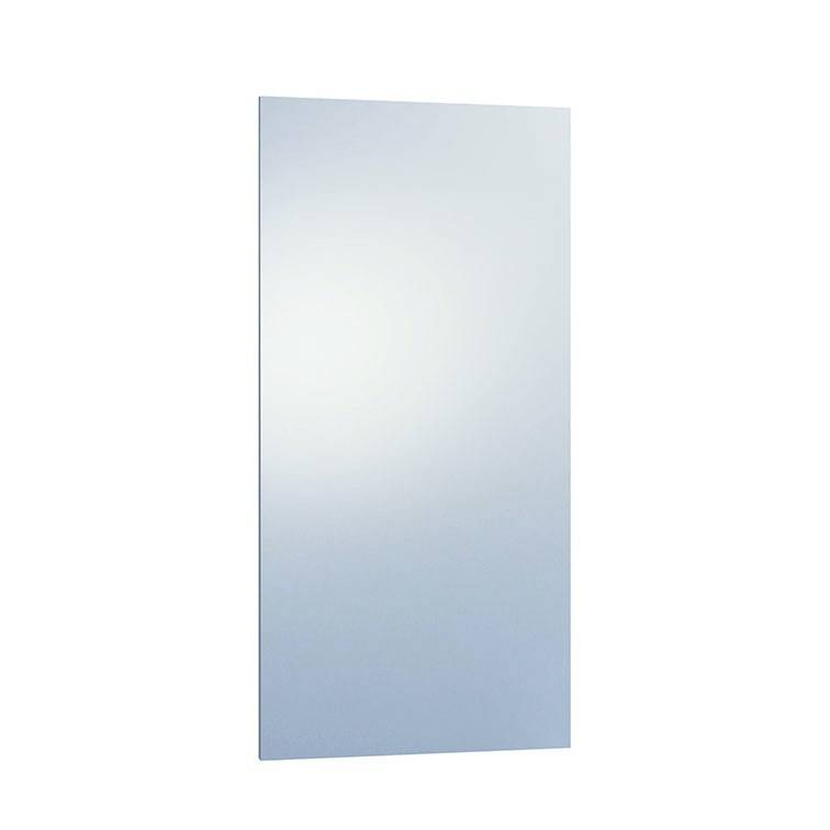 Ein einfacher, rechteckiger Spiegel mit einer leicht verschwommenen Spiegelung, vor einem schlichten weißen Hintergrund.