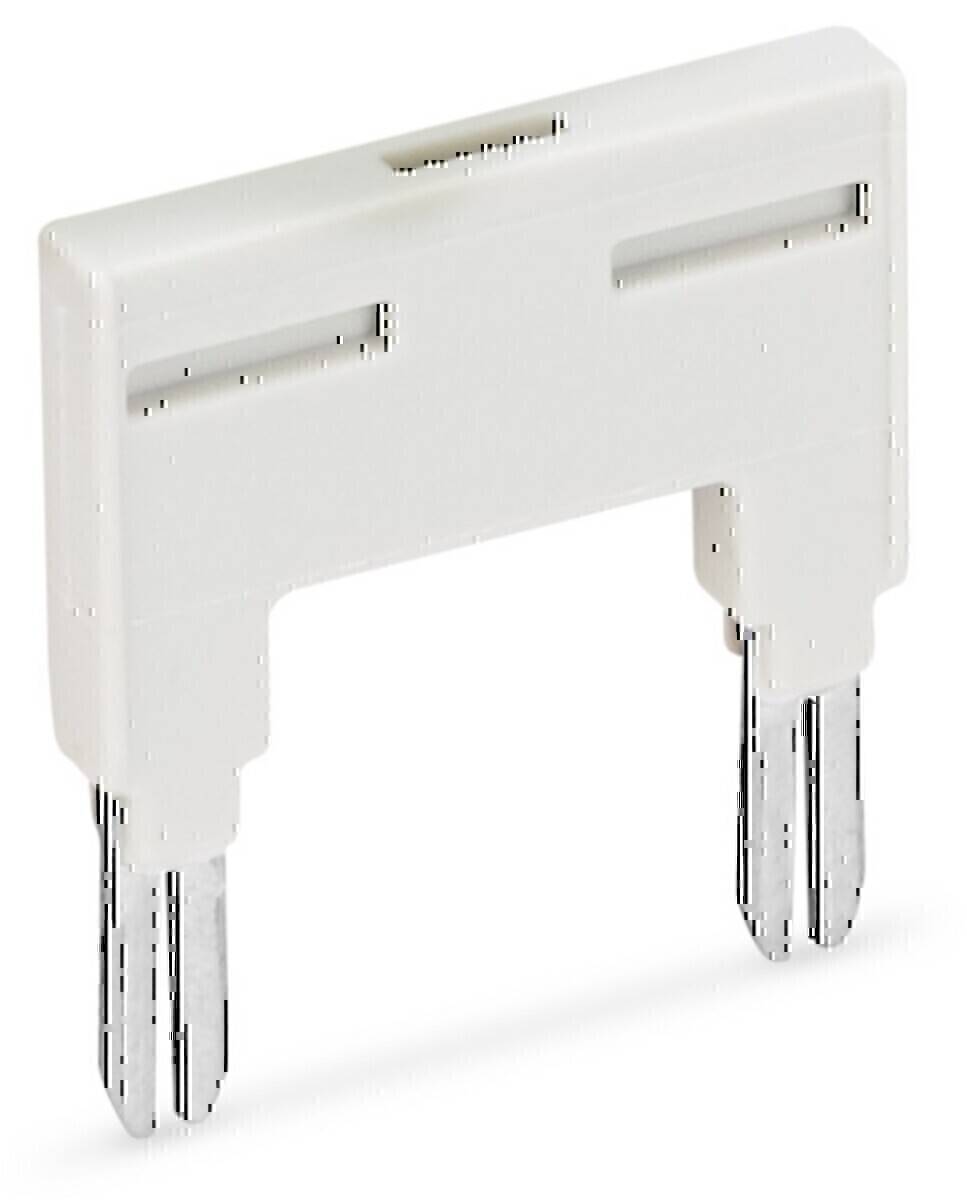 Ein weißer Kunststoff-Sicherungsabzieher mit zwei Metallzinken, der für das sichere Heraus- und Hineinsetzen von Flachsicherungen in Kraftfahrzeugen entwickelt wurde.