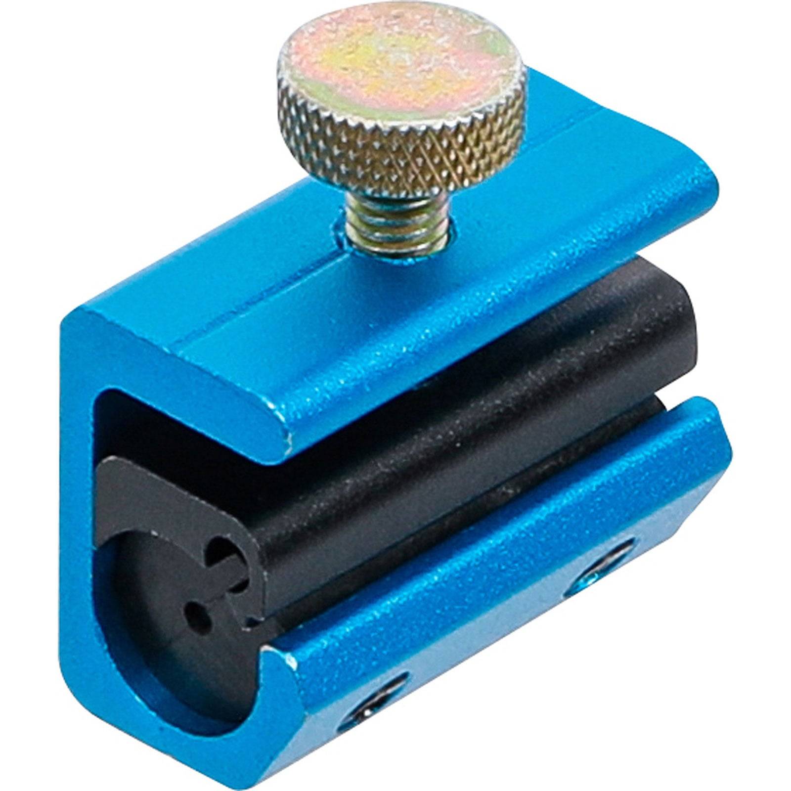 Ein blauer Bleistiftspitzer mit einer Metallschraube oben, konstruiert zum Einsetzen von rechteckigen Bleistiftenden. Ausgestattet mit einer schwarzen Klinge in einem dreieckigen Gehäuse.