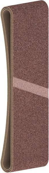 Eine Nahaufnahme der Seite eines rosa und braunen Teppichs mit gestreiftem Rand, die Textur und Farbkontrast zeigt.