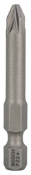 Ein metallischer, zylindrischer Kerzenhalter mit einer glatten, sich verjüngenden Basis.