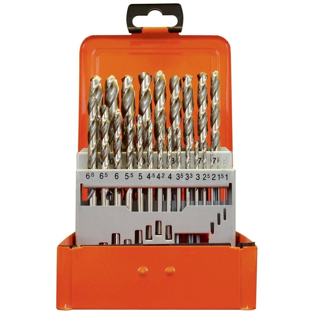 Orange-Koffer mit einem Satz Metallbohrerspitzen, nach Größe sortiert angeordnet, mit Größenmarkierungen auf der Vorderseite.