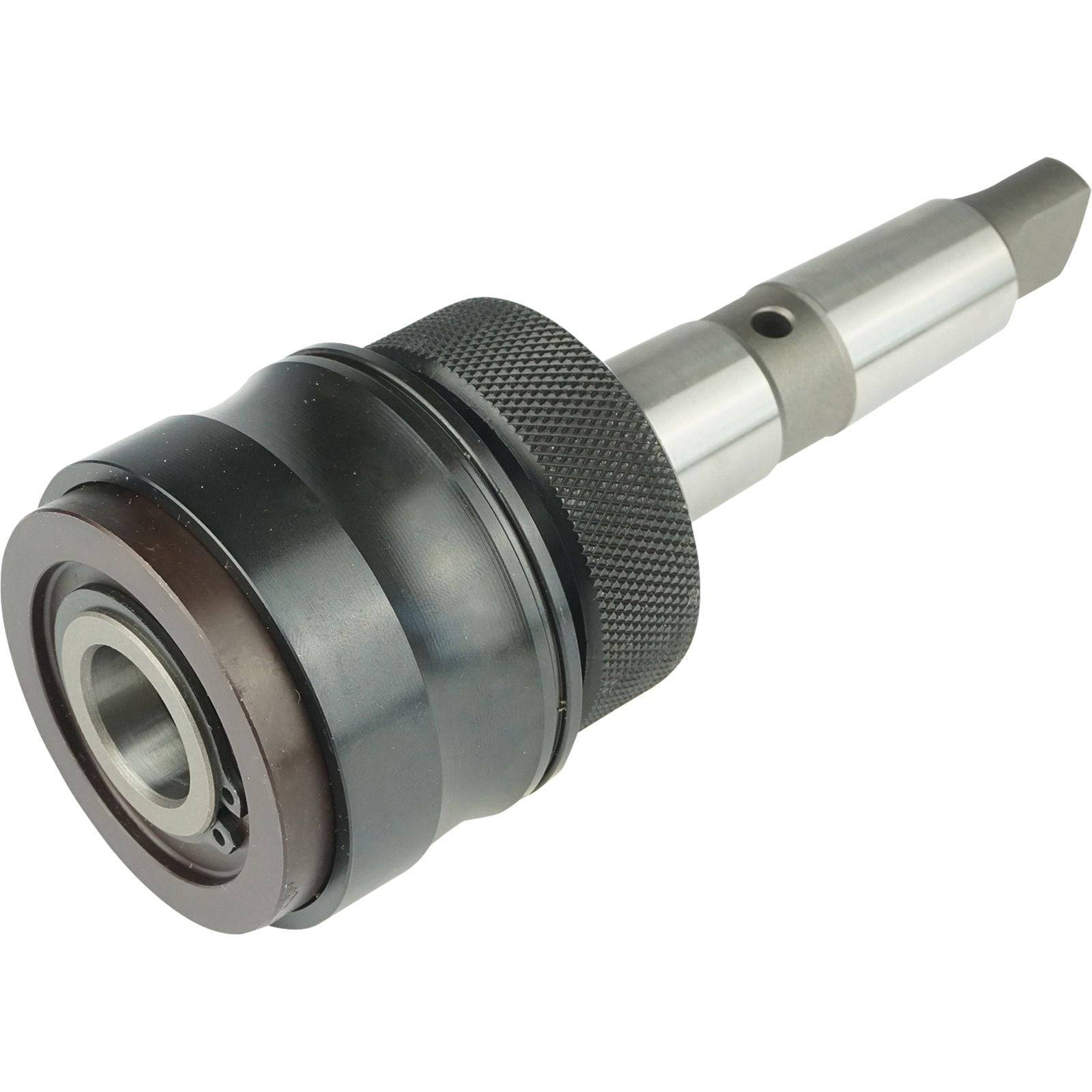 Eine Metallbohrfutterhülse mit konischer Aufnahme, die zum Halten von Bohrern in einem Werkzeugmaschinengerät verwendet wird und eine gerillte Griffoberfläche für eine sichere Befestigung aufweist.