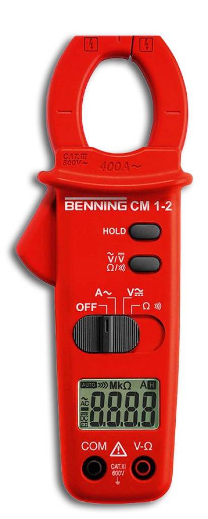 Rotes BENNING CM 1-2 Stromzangenmessgerät mit LCD-Display, Tasten, Drehschalter und Eingangsbuchsen für elektrische Messungen.