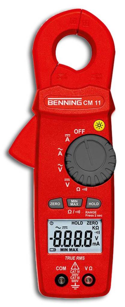 Rote Stromzange Red Benning CM 11 mit Drehwahlschalter, digitaler Anzeige und Prüfbuchsen zum Messen von elektrischem Strom, Spannung, Widerstand und Durchgang.