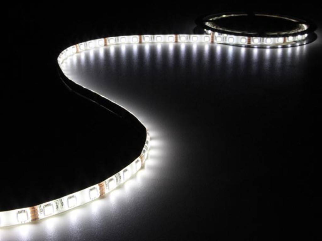 FLEXIBLER LED-STREIFEN - NEUTRALWEIß - 300 LEDs - 5 m - 12 V