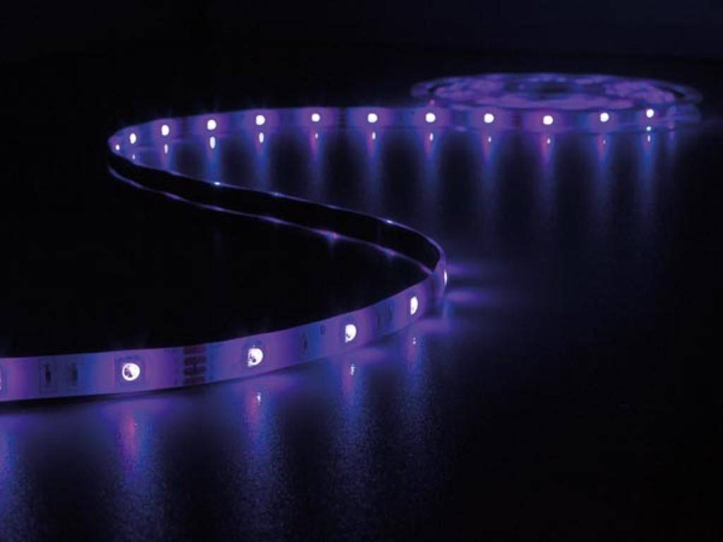 Perel SET MIT FLEXIBLEM LED-STREIFEN, CONTROLLER UND NETZTEIL -