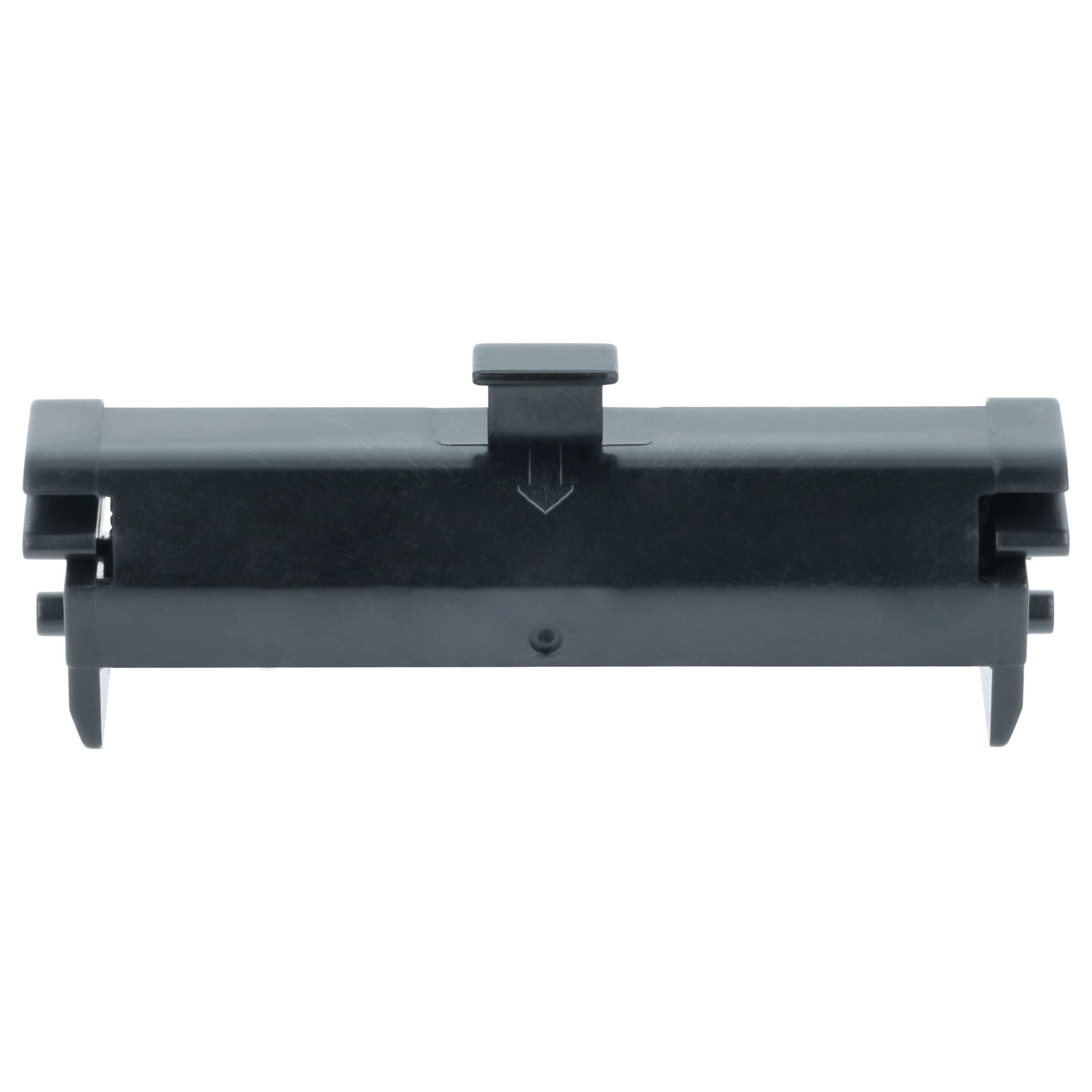 Eine rechteckige schwarze Kunststoffklemme mit einem zentralen vorstehenden Zapfen, die wahrscheinlich zum Sichern oder Befestigen von Komponenten verwendet wird.