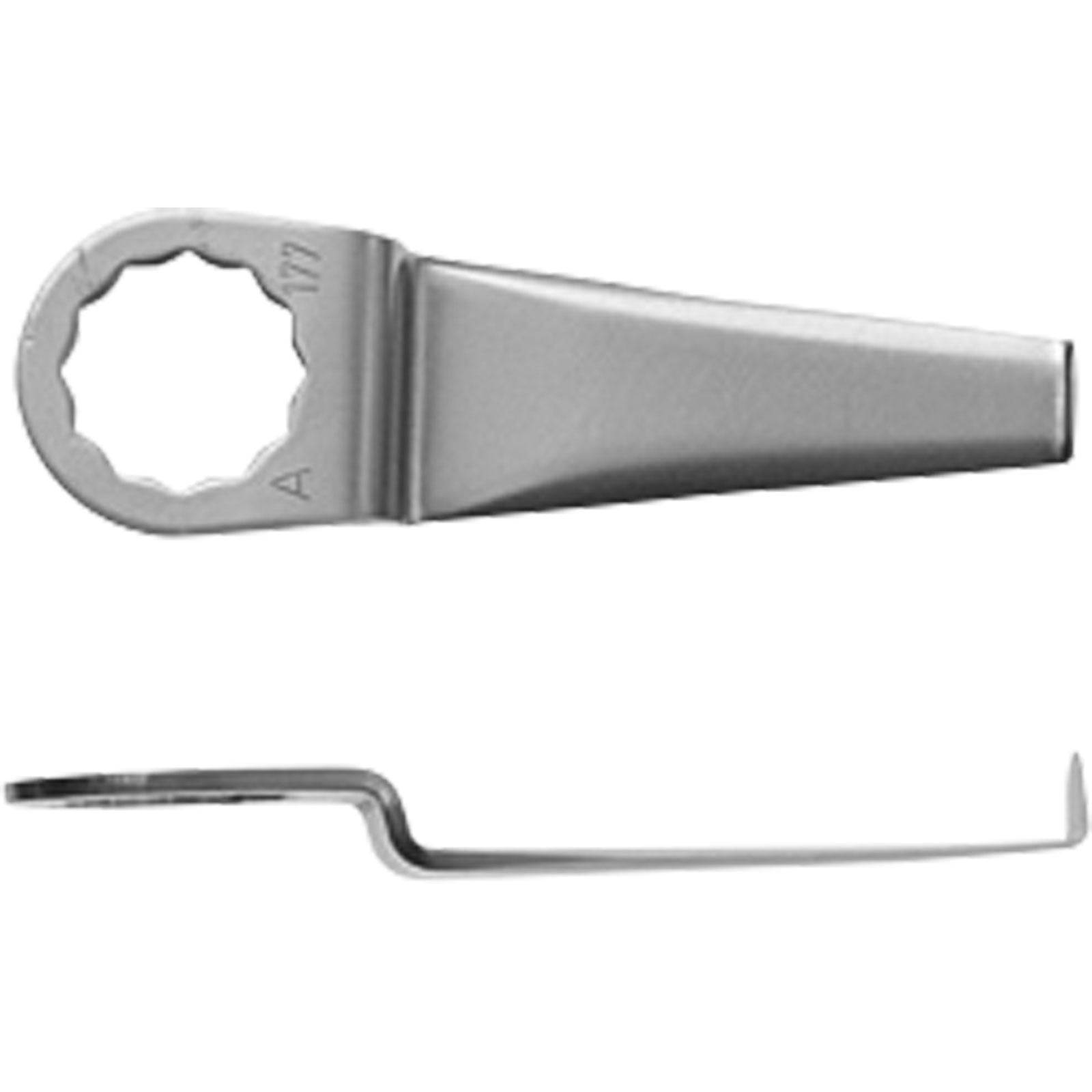 Ein Metalltool mit einem flachen, abgewinkelten Hebel und einer sechseckigen Steckdoseninnerseite.