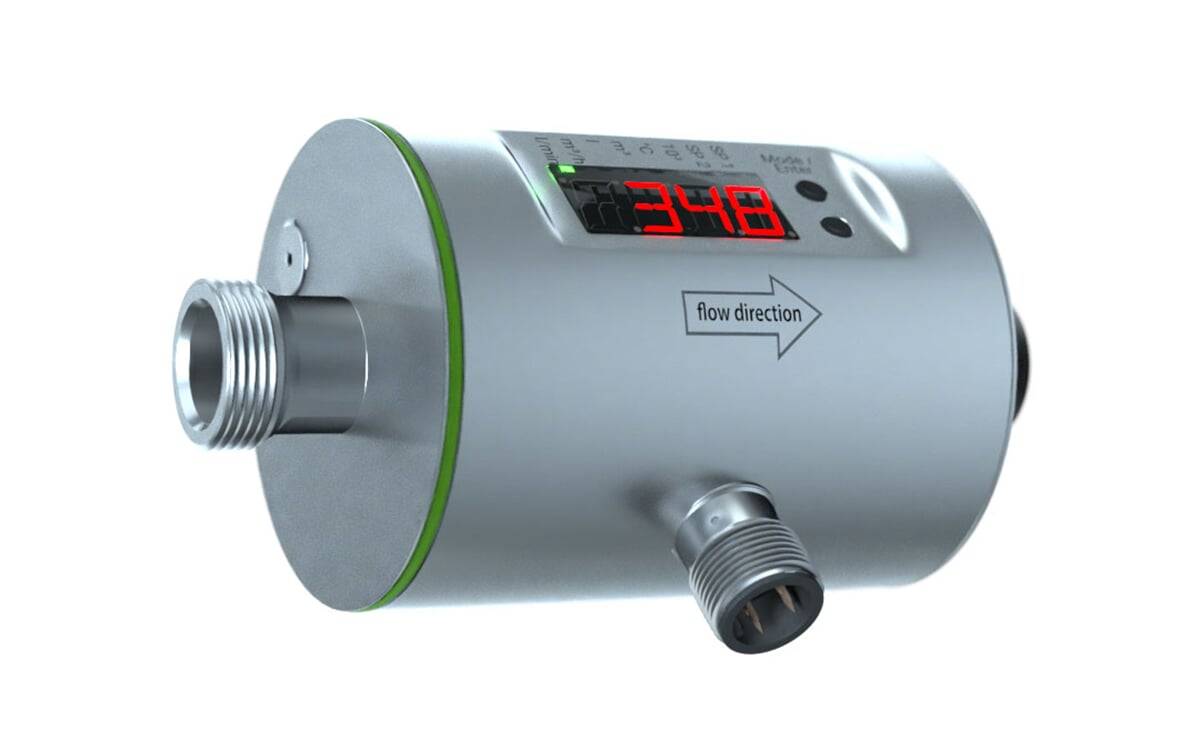 Ein zylindrischer Durchflusssensor mit einer digitalen Anzeige, die 