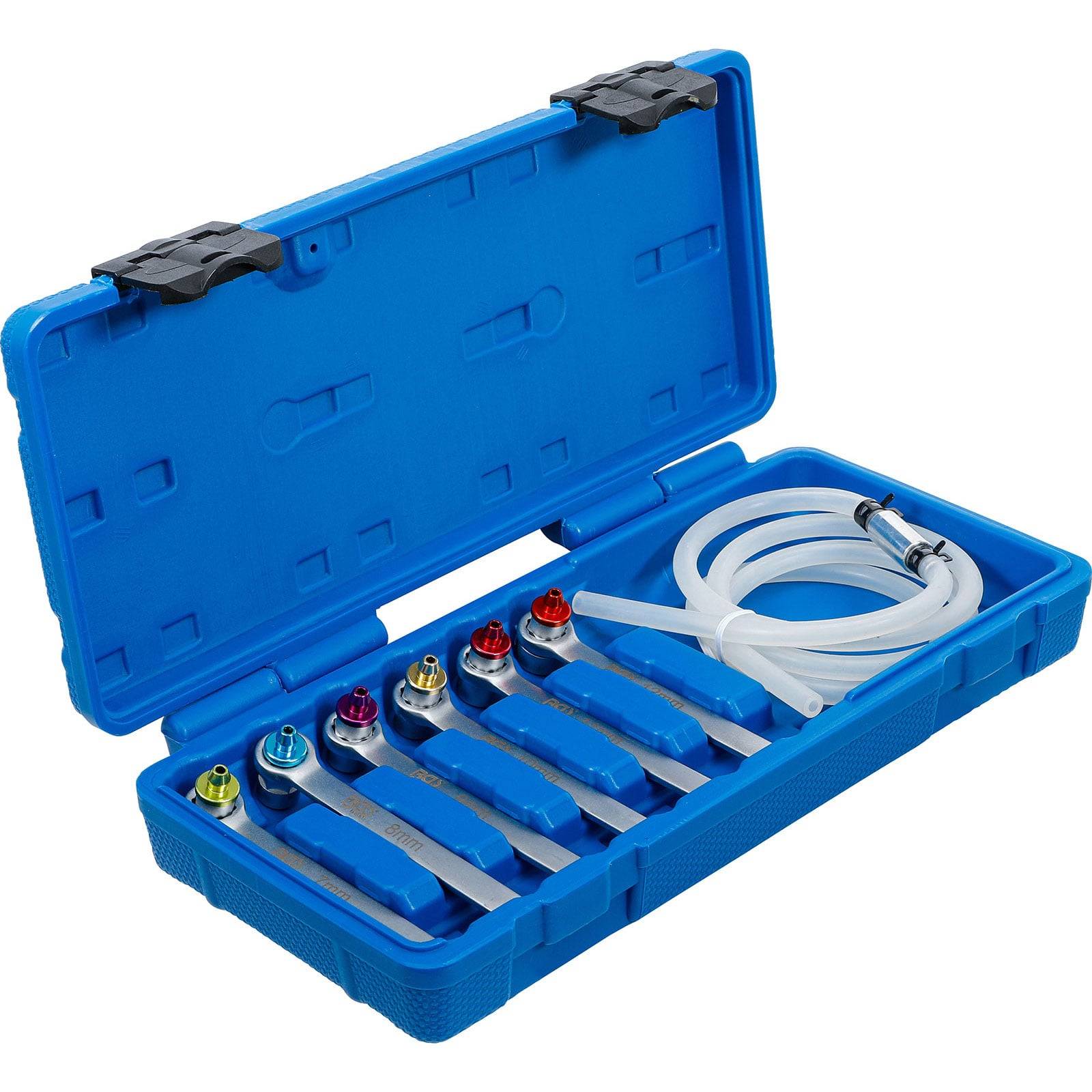Eine blaue Plastikbox, die sechs farbcodierte Kühlerdeckel-Adapter und einen transparenten Schlauch enthält und für die Wartung des Kühlsystems von Fahrzeugen verwendet wird.
