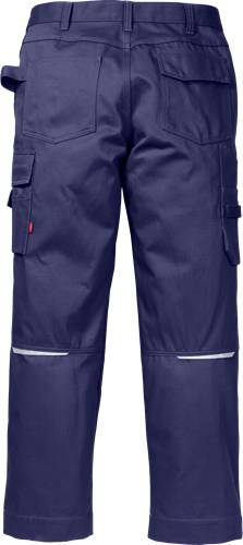 Marineblaue Arbeitshose mit mehreren Taschen und reflektierenden Streifen an den Beinen. Der Stoff wirkt strapazierfähig und für körperliche Arbeit geeignet.