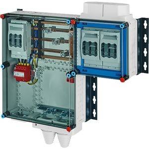 Elektrische Verteilerdose mit einem transparenten Deckel, der interne Komponenten wie Sicherungsautomaten und Verkabelung zeigt. Sie ist an einer Wandhalterung montiert.