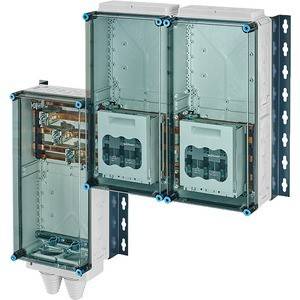 Elektrisches Schaltschrank mit zwei Fächern, enthält Leitungsschutzschalter und Verdrahtung, wird zum Schutz elektrischer Verbindungen verwendet. Hergestellt aus transparentem Material für Sichtbarkeit.