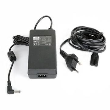 Schwarzer Stromadapter mit angebrachten Kabeln und Steckern zum Laden elektrischer Geräte oder zur Stromversorgung.
