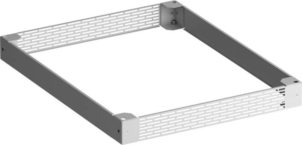 Metallkabelrinne mit Perforationen zur Belüftung, verwendet zur Organisation und zum Schutz von Kabeln in industriellen oder kommerziellen Umgebungen.