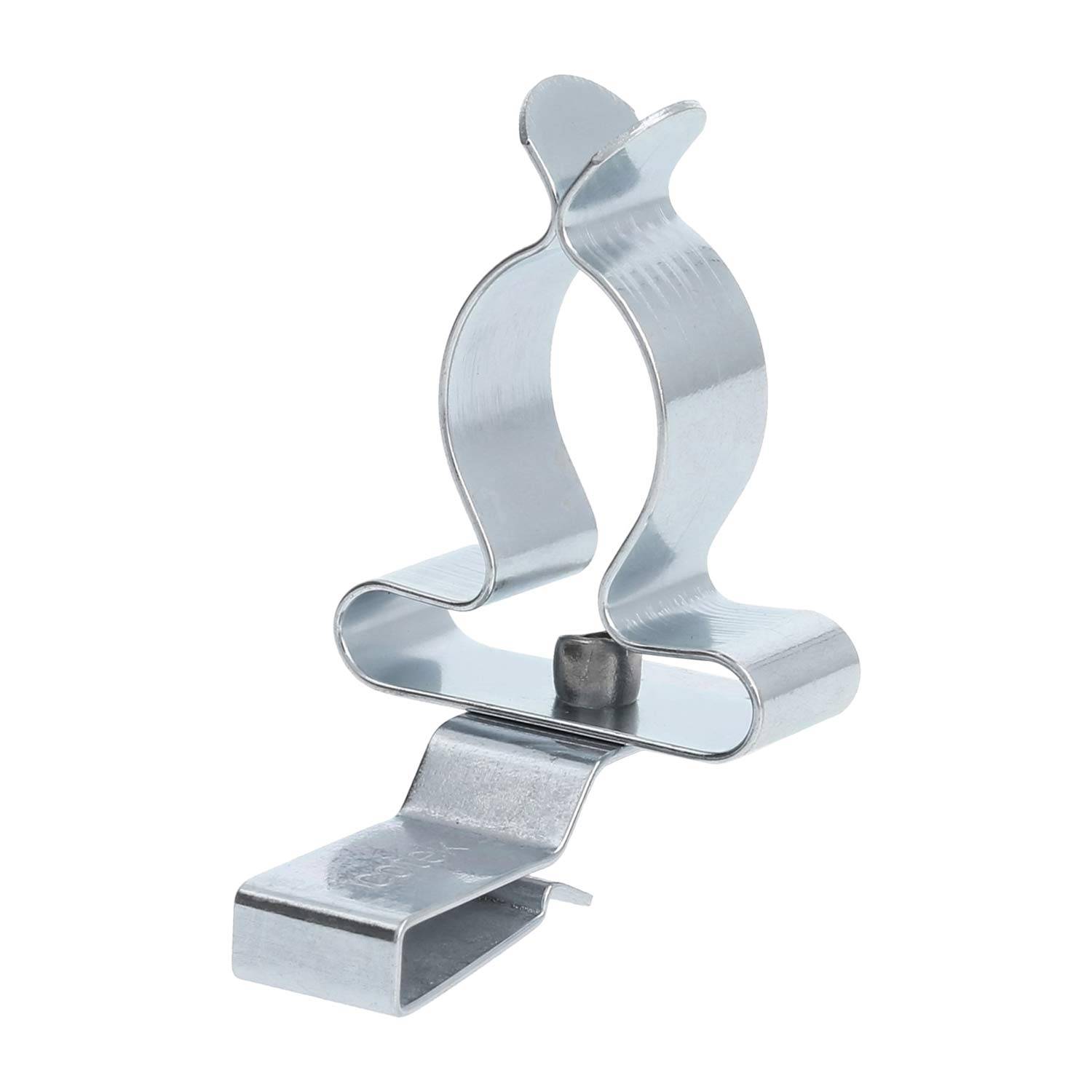 Eine silberne Metallklammer mit einer gerundeten Ausbuchtung an der Spitze, die dazu dient, Gegenstände sicher zu befestigen.