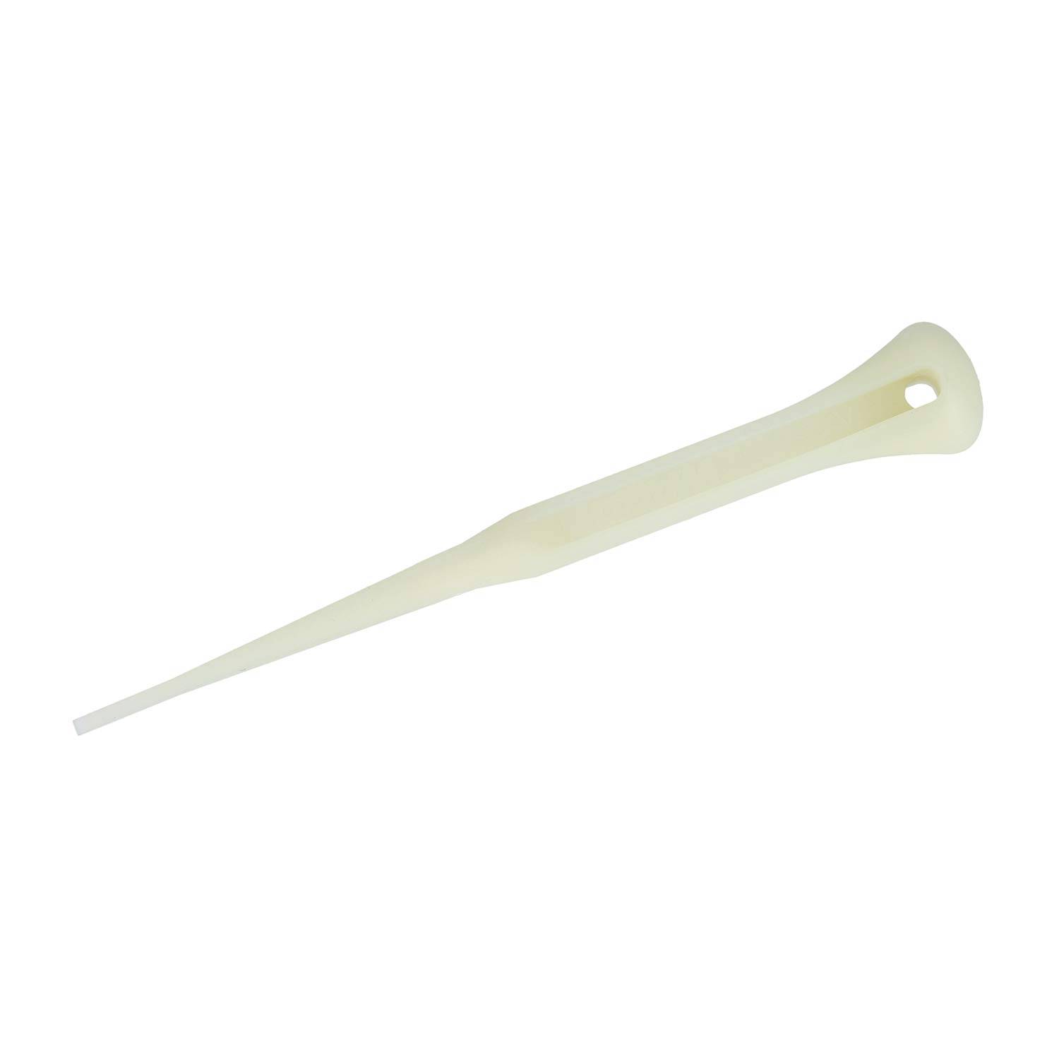 Ein einzelner Plastik-Ohrenreiniger mit einer spitzen Spitze und einem kleinen Loch am Ende des Griffs.