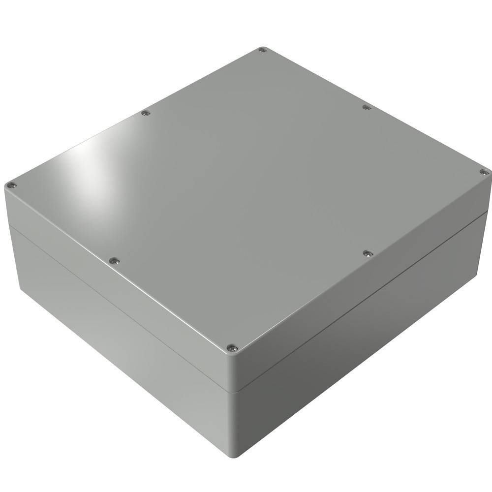 Eine graue, rechteckige Metallbox mit geschlossenem Deckel und Schrauben an jeder Ecke, vor einem weißen Hintergrund positioniert.