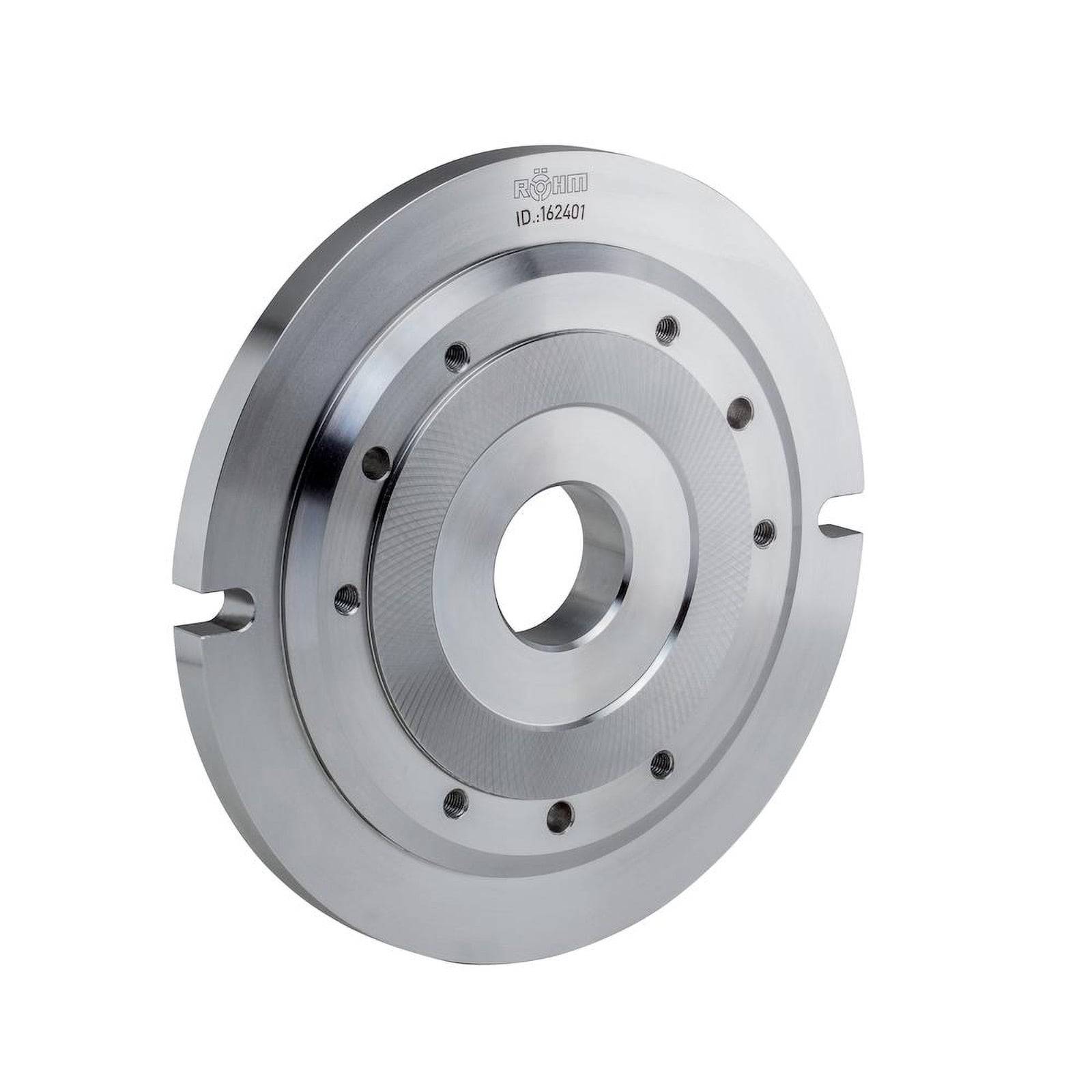 Ein rundes Metallschneidwerkzeug mit einem zentralen Loch und symmetrischen Nuten, gekennzeichnet mit einer Identifikationsnummer, verwendet für Präzisionszerspanung.