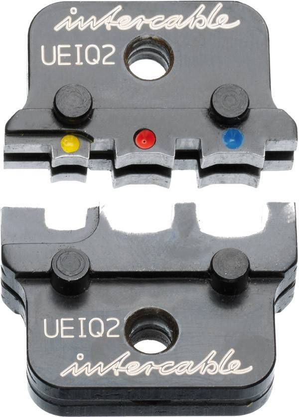 Metallkomponente mit Löchern und hervorstehenden Teilen, beschriftet mit 'UEIQ2'. Merkmale farbcodierte Punkte: gelb, rot, blau, positioniert nahe Kerben.