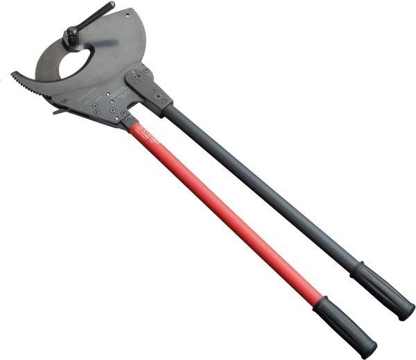 Bolzenschneider mit schwarzem und rotem Griff, verwendet zum Schneiden von schwerem Metall.