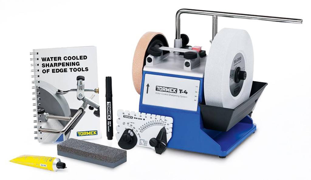 Tormek T-4 wassergekhlte Schleifmaschine mit Schleifstein, Honistein, Winkelführung, Stein, Marker und Anleitung zum Schärfen von Werkzeugen.