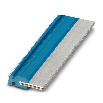 Blau-silberner Metallzierstreifen mit gerillter blauer Mitte und flacher silberner Kante, auf weißem Hintergrund dargestellt.