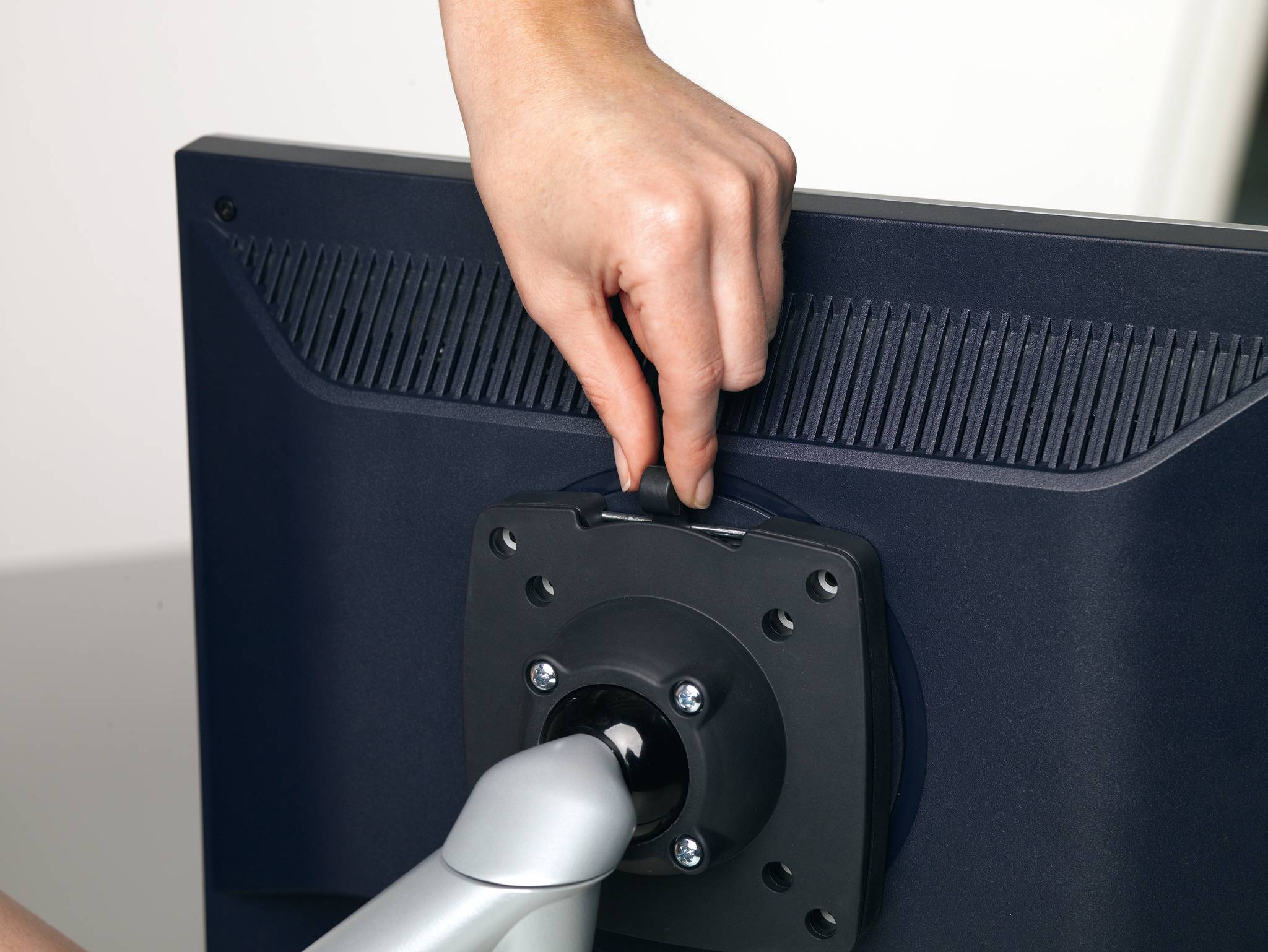 NOVUS SlatWall-LM-Arm 0-0-1 mit Organisationswandbefestigung