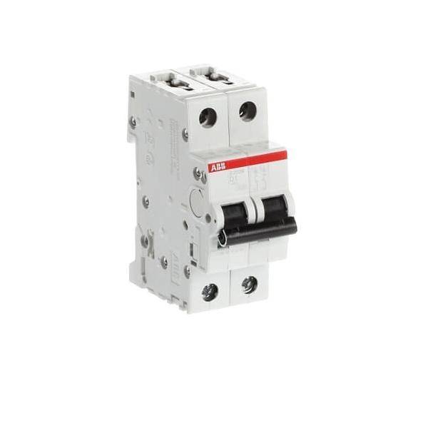 Ein Sicherungsautomat mit einem weißen Gehäuse und schwarzen Schaltern, versehen mit einem roten Etikett. Wird zur elektrischen Sicherheit und zum Schutz von Stromkreisen verwendet.