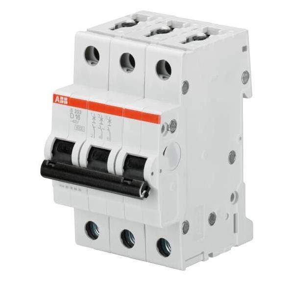 Dreipol-Leistungsschalter mit Kippschaltern, verwendet zur Steuerung elektrischer Schaltkreise. Gehäuse in Weiß mit schwarzen Schaltern und beschrifteten Anzeigen.