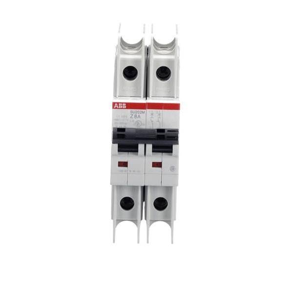 Ein Zweipol-Leistungsschalter mit roter und weißer Beschriftung, konzipiert zum Schutz vor elektrischer Stromüberlastung, mit einer Nennstromstärke von 25 Ampere.
