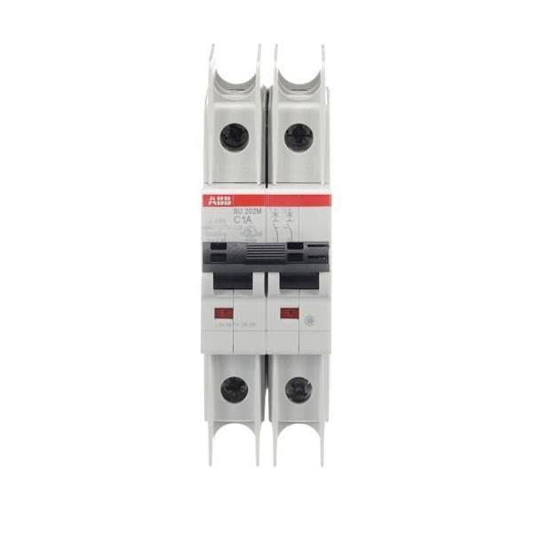 ABB S201M C7A Leitungsschutzschalter, weiß, zweifacher Umschalter, ausgelegt für 7 Ampere. Verwendet für elektrischen Leitungsschutz und Steuerung.