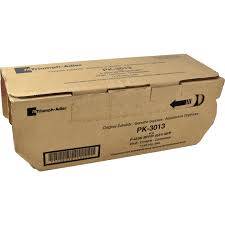 Panasonic Original-Tonerkassette PK-9013 Box mit Produktinformationen und Modellnummer prominent auf der Seite angezeigt.