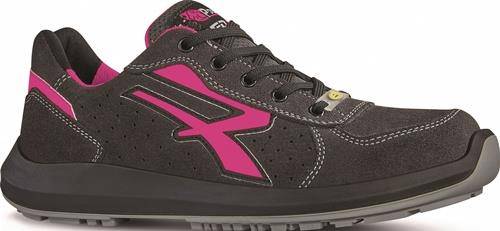 Ein schwarzer Sneaker mit rosa Akzenten, versehen mit einem auffälligen Logo an der Seite und detaillierter Nahtarbeit.