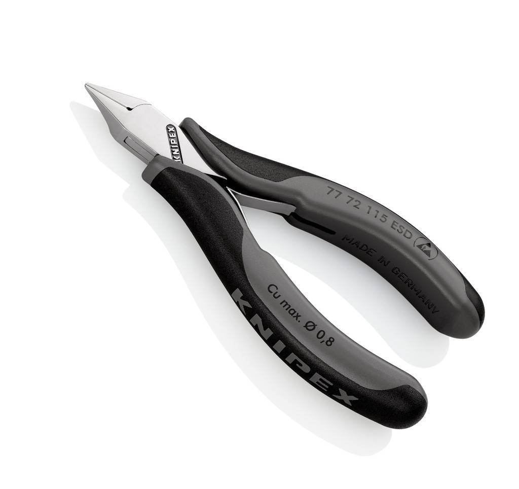 Nahaufnahme einer KNIPEX Flachzange mit schwarzen und grauen Griffen auf weißem Hintergrund.