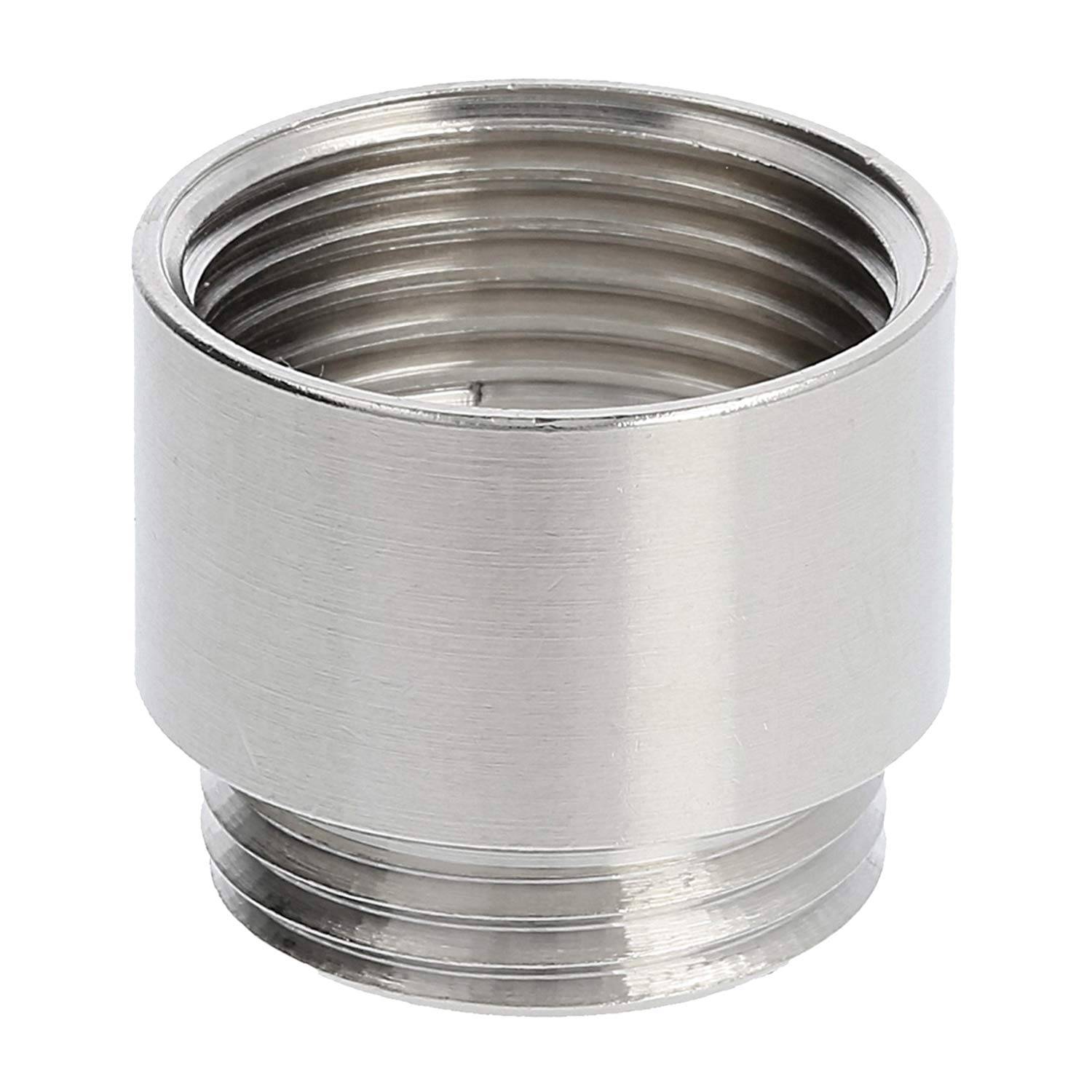 Ein Adapter für Rohrverschraubungen aus Edelstahl mit einem Außengewinde auf der einen Seite und einem Innengewinde auf der anderen Seite für Sanitäranwendungen.