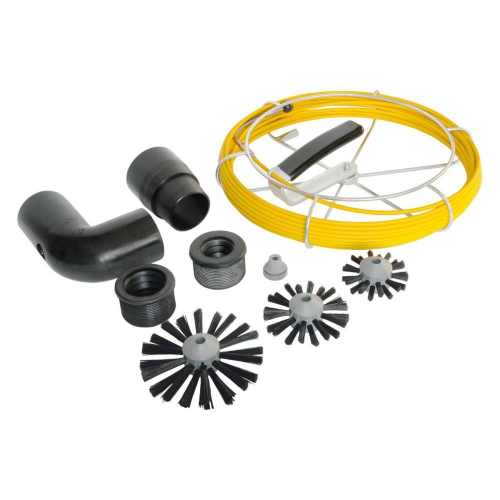 Rohrinspektionskamera-Set mit gelbem Kabelwickel, schwarzem Ellbogenrohr, Verbindungsstücken und mehreren bürsenähnlichen Reinigungsaufsätzen auf weißem Hintergrund