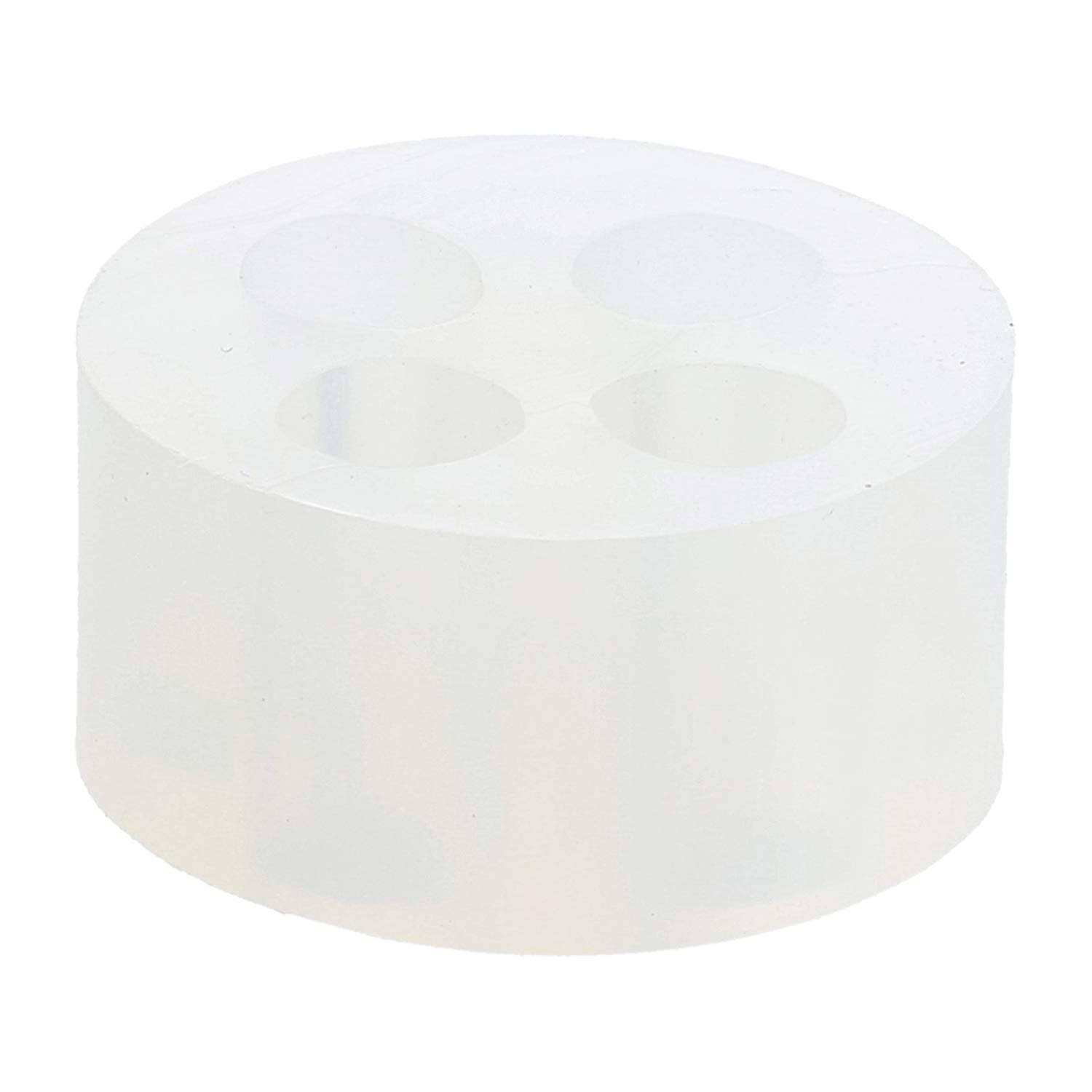 Ein transparentes, zylindrisches Objekt mit drei runden Vertiefungen auf der Oberseite, das einer Kerzenform oder einem Ständer ähnelt. Das Material wirkt glatt und glänzend.