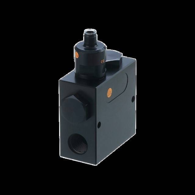 Ein schwarzer, rechteckiger elektronischer Sensor mit gewindeten zylindrischen Anschlusspunkten oben und seitlich, entwickelt für industrielle Automatisierung.