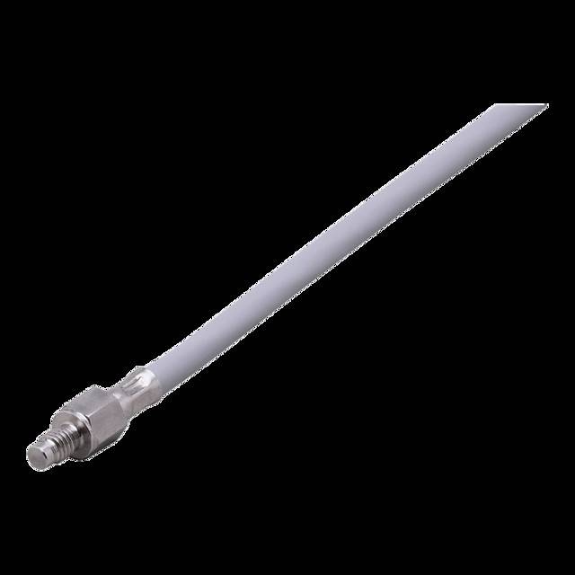 Ein Koaxialkabel mit einem Metallstecker an einem Ende, das zur Übertragung von Hochfrequenzsignalen in der Telekommunikation und Rundfunktechnik verwendet wird.