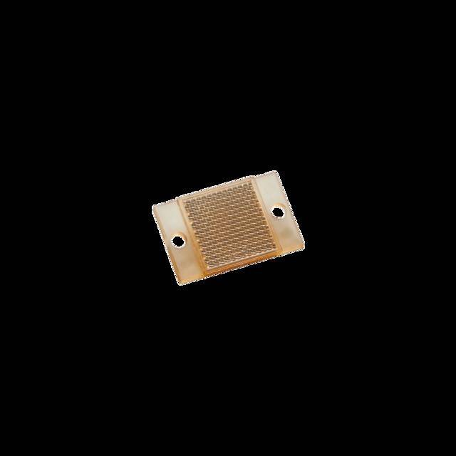 Eine kleine, rechteckige elektronische Komponente mit einem Gitternetzmusters in der Mitte, wahrscheinlich ein Sensor oder Chip, vor einem schwarzen Hintergrund.