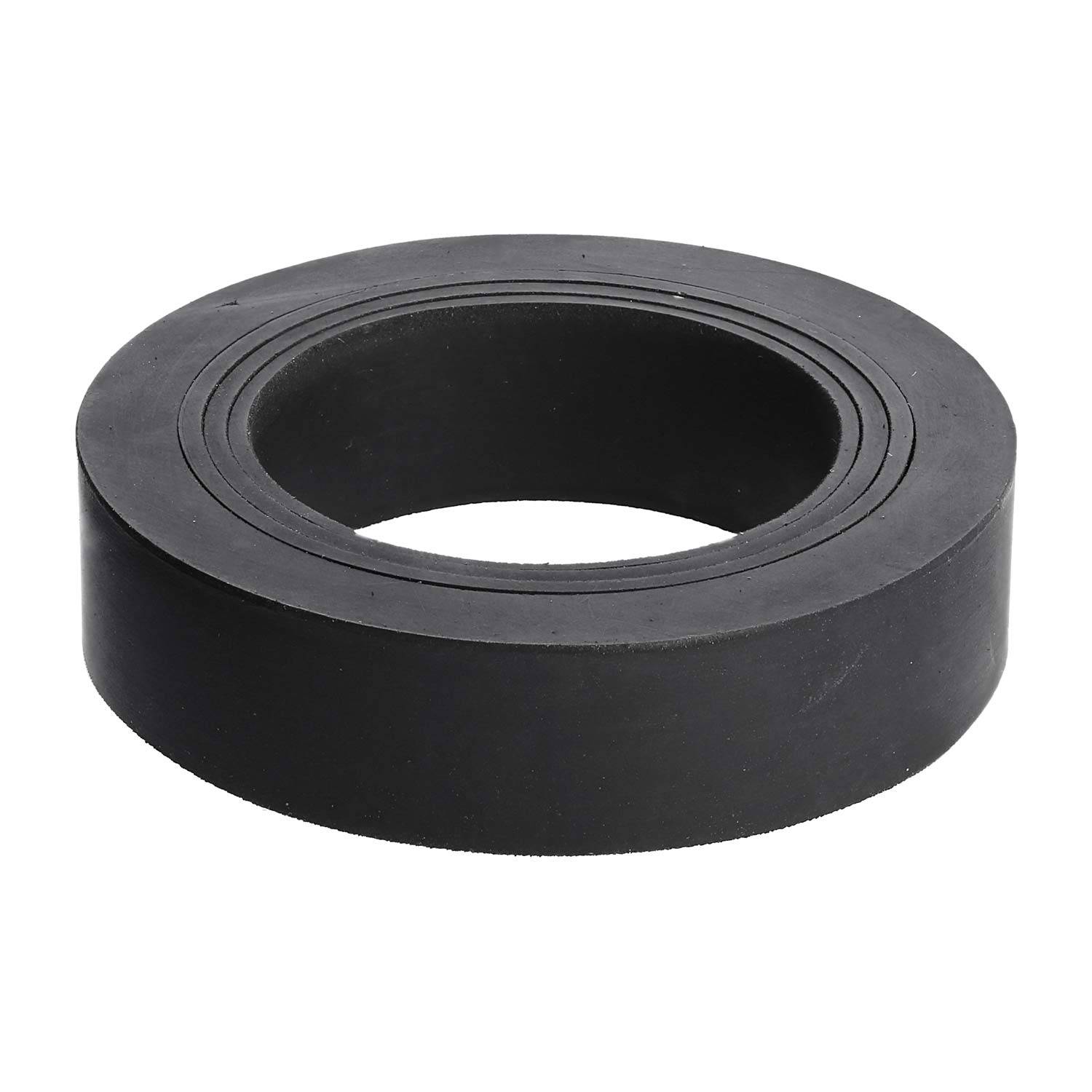 Ein schwarzer Gummidichtungsring, der aus einem leicht seitlichen Winkel betrachtet wird und seine kreisförmige Gestalt und Dicke vor einem einfarbigen weißen Hintergrund zeigt.