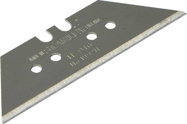 Eine Metallutilitymesserklinge mit vier Löchern und eingraviertem Text, einschließlich einer Seriennummer. Die Klinge ist scharf und abgeschrägt.