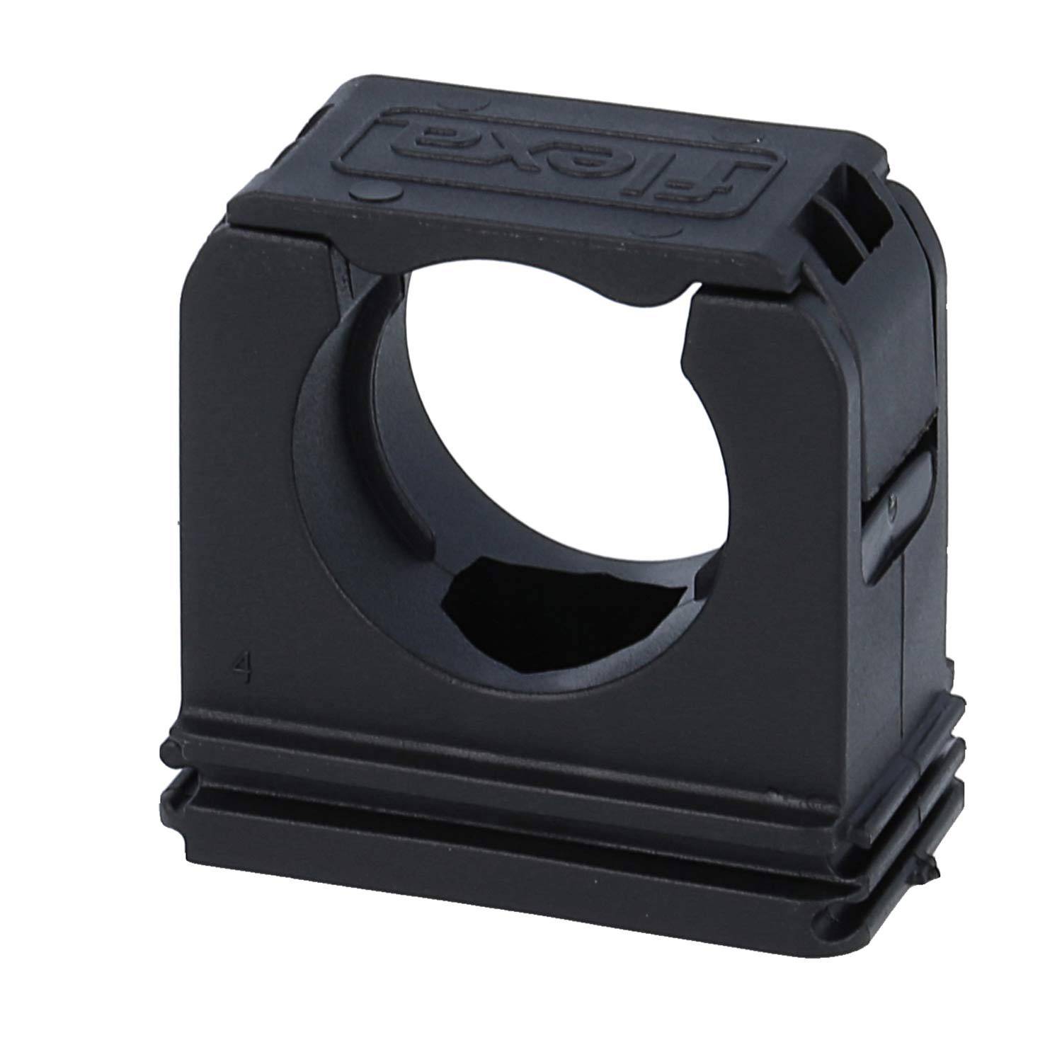 Eine schwarze zylindrische Komponente mit quadratischer Basis, möglicherweise zur Befestigung oder Halterung von Kabeln verwendet, mit einer kreisförmigen Öffnung.