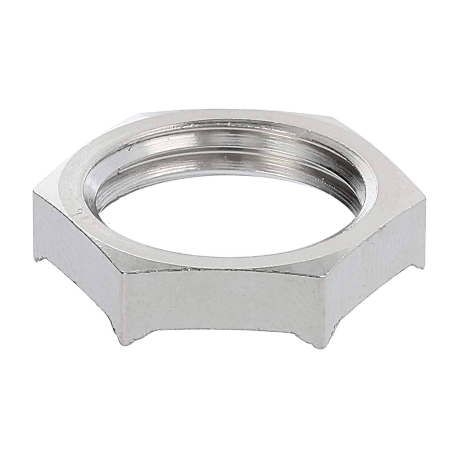 Eine sechseckige Metallmutter mit gewindeter Innenbohrung, dargestellt in einer leicht schrägen Ansicht.
