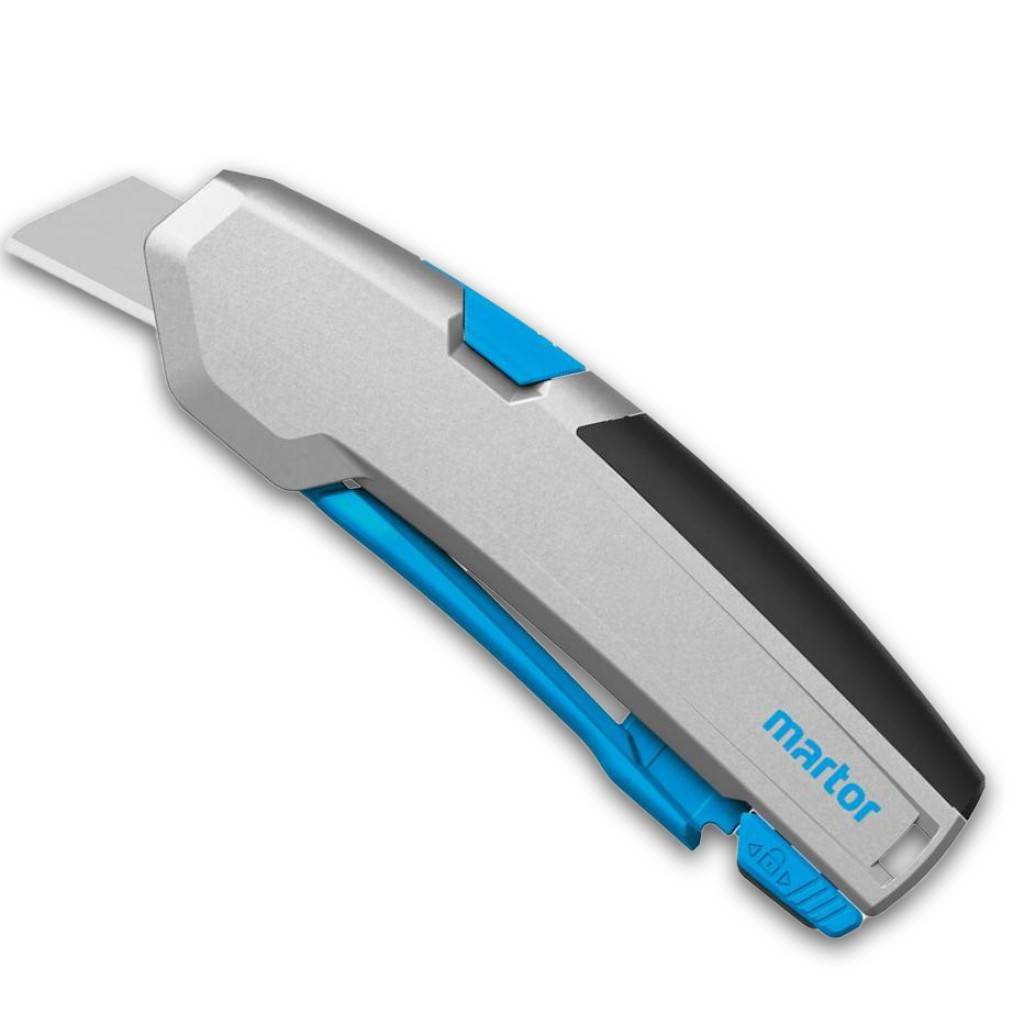 Grauer und blauer einziehbarer Universalmesser mit freiliegender Klinge, auf weißem Hintergrund dargestellt.